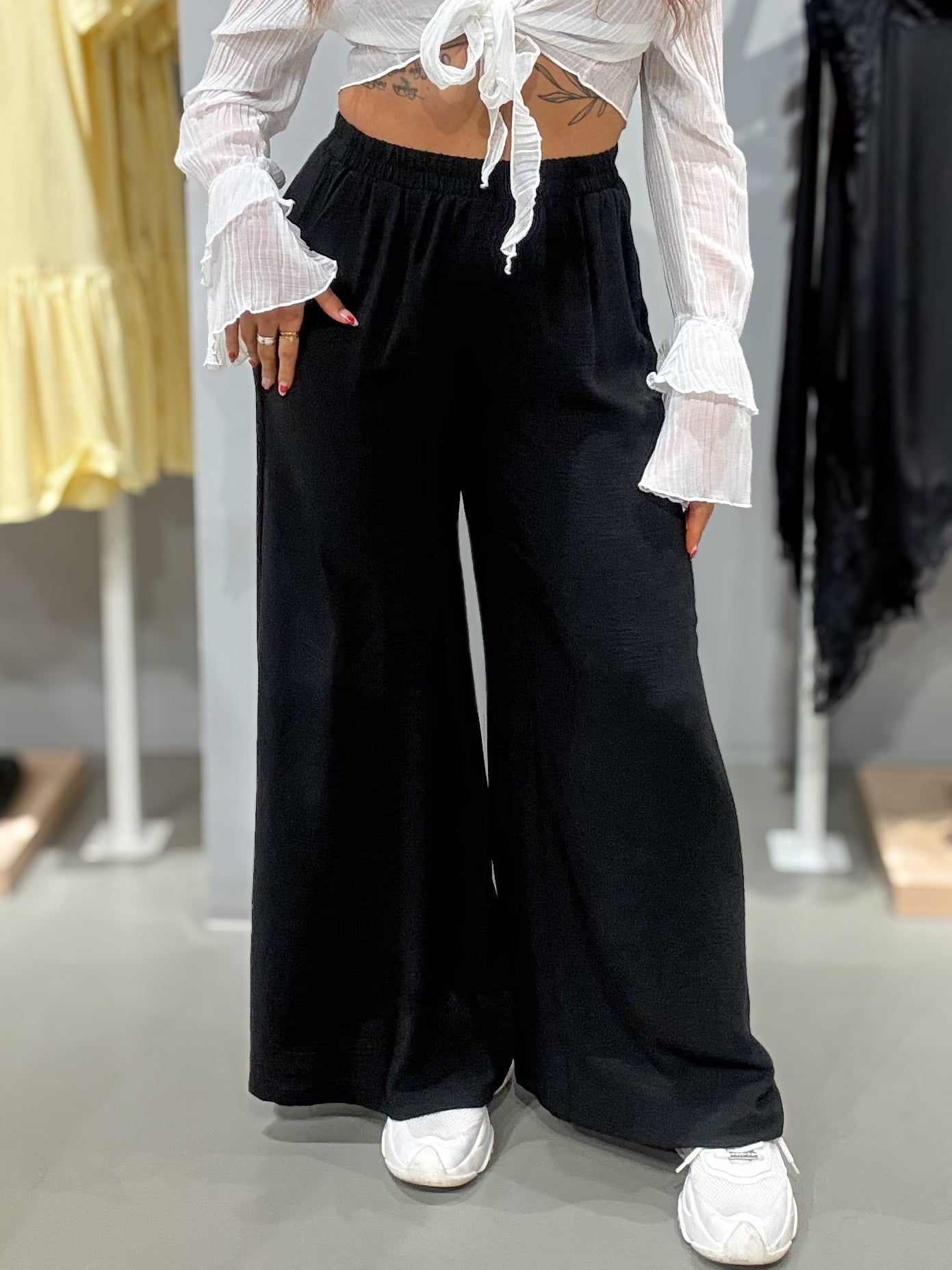 VIHELA Trousers - Black